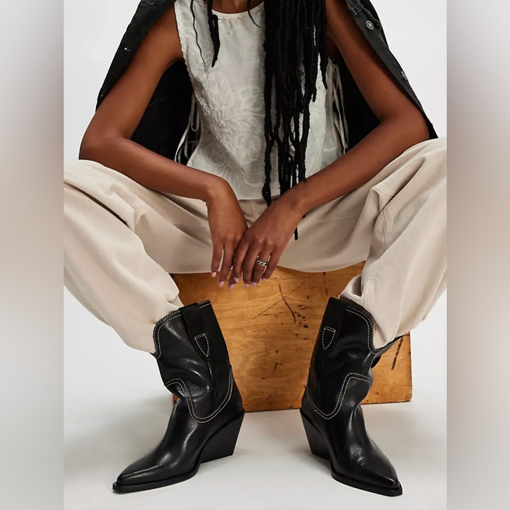 Free People Pitchfork Point Leather  Western Victorian Black Leather Size 6.5